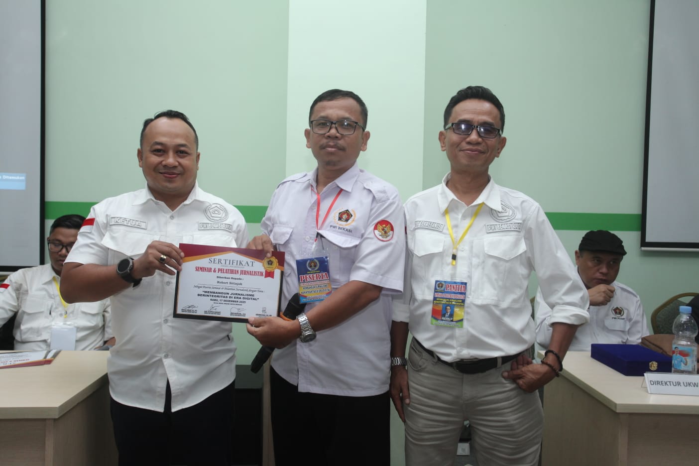 Dewan Pers Beri Makalah Kepada Anggota PWI Bekasi Raya Dalam Pelatihan Jurnalistik Berstandar Nasional