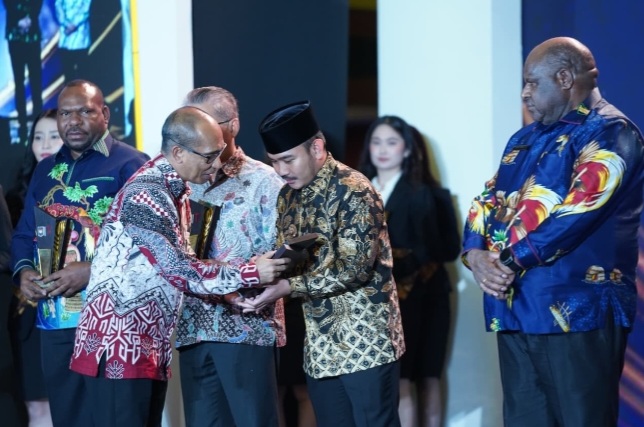 Berhasil Turunkan Kemiskinan, Kabupaten Bekasi Terima Apresiasi Kinerja Pemerintah Daerah dari Kemendagri