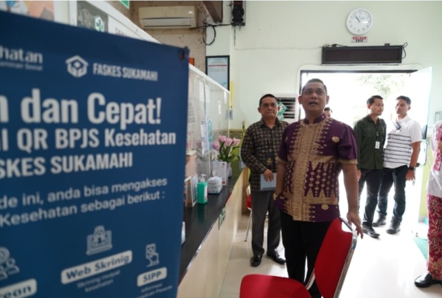 Plt. Bupati Asep Surya Atmaja Pastikan Pelayanan Publik Berjalan Baik di Hari Pertama Kerja