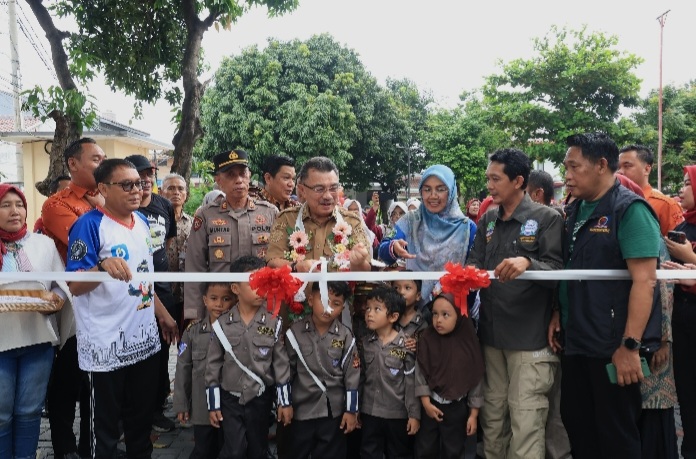 Ruang Hijau Bertambah, Wakil Wali Kota Bekasi Resmikan Taman Sakura Jakasampurna
