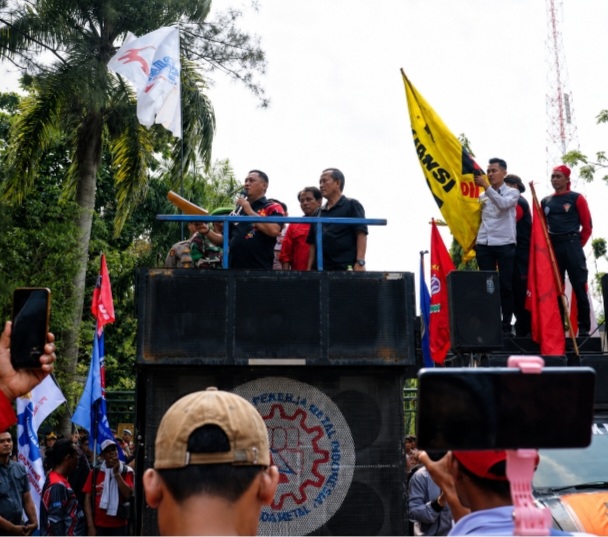 Terima Massa Aksi Buruh, Plt. Bupati Asep Dukung Aspirasi Aliansi Buruh