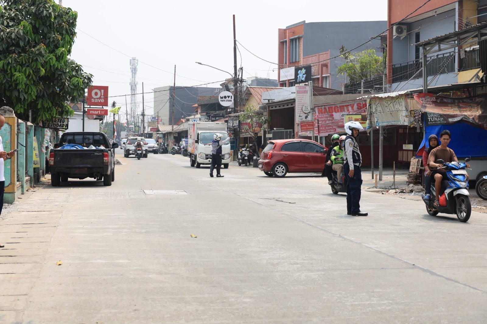 Jalan Jatimakmur Makin Nyaman, Wali Kota Bekasi Tuntaskan Masalah Genangan Yang Sudah Menahun Jalan Jatimakmur Makin Nyaman, Wali Kota Bekasi Tuntaskan Masalah Genangan Yang Sudah Menahun