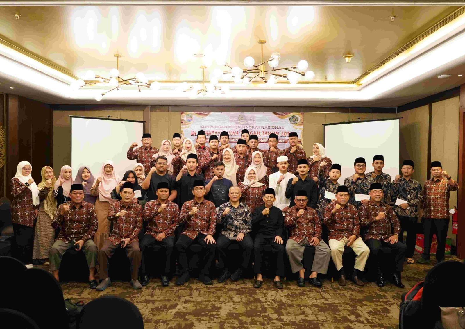 Pemkab Beri Dukungan 14 Kafilah Kabupaten Bekasi di MTQ Nasional ke-31 Semarang Pemkab Beri Dukungan 14 Kafilah Kabupaten Bekasi di MTQ Nasional ke-31 Semarang