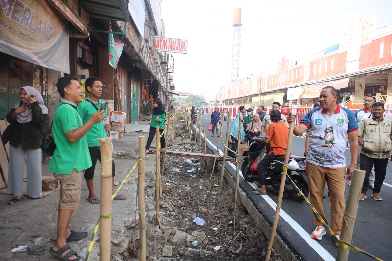 Wajah Baru Jl. M. Yamin Pasar Baru Bekasi, Jalan dan Drainase di Perbaiki serta PKL ditata Wajah Baru Jl. M. Yamin Pasar Baru Bekasi, Jalan dan Drainase di Perbaiki serta PKL ditata