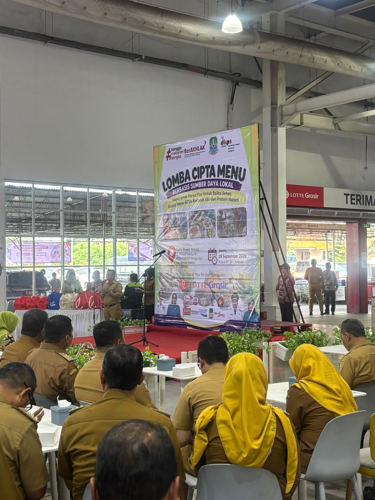 Diversifikasi Pangan Melalui Pelatihan Pengolahan Pangan Berbasis Bahan Pangan Lokal Diversifikasi Pangan Melalui Pelatihan Pengolahan Pangan Berbasis Bahan Pangan Lokal