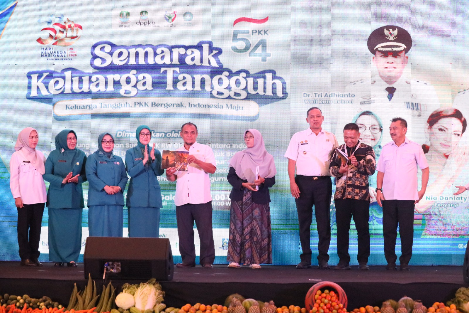 Hari Keluarga Nasional Ke-54, Wali Kota Bekasi: Bersama PKK Ciptakan Keluarga Tangguh Hari Keluarga Nasional Ke-54, Wali Kota Bekasi: Bersama PKK Ciptakan Keluarga Tangguh
